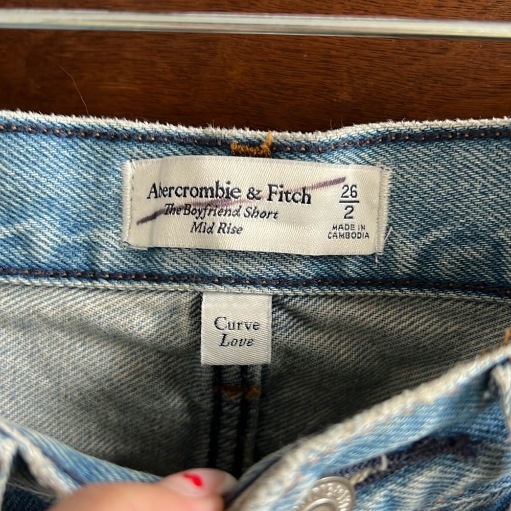 Abercrombie the boyfriend short mid rise (curve love)